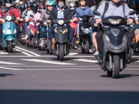 機車駕訓補助快來申請！學機車領1300元，「2類人」全額補助…申請方式、對象、名額一次看
