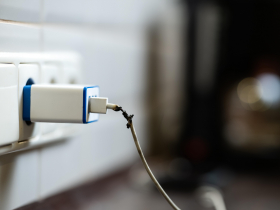 充電線、豆腐頭回收拿200元購物金，符合1條件再送整串衛生紙！折抵方式、回收管道…充電線4狀況就該換