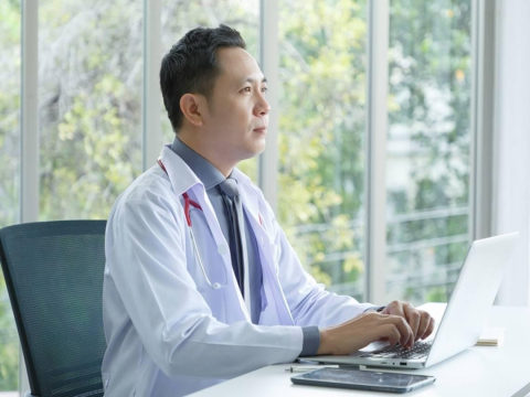 失智就什麼都不會了？80歲失智爺自己出門看診、學會自助結帳...醫曝「1個翻轉關鍵」找回記憶