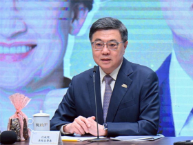育嬰假升級為育兒假，小孩6歲前都可申請！增加薪資成本由「政府買單」，勞動部長洪申翰：不增加雇主負擔