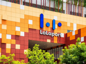 LaLaport櫃位爆偷拍！UA更衣室鏡子藏玄機，女氣炸：2小時不肯拿完整畫面、警方介入才給，兩家最新說法