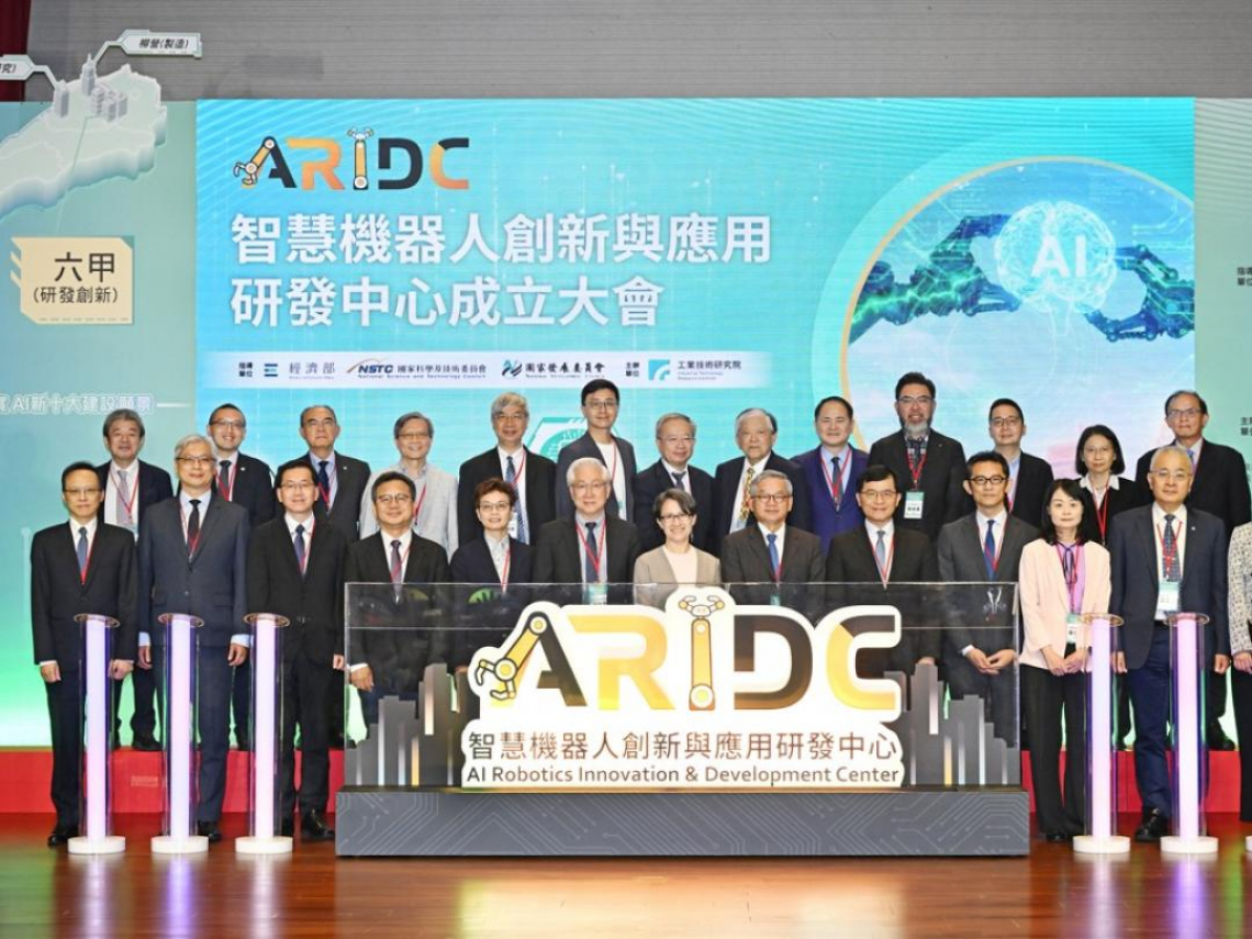 從煮拉麵甩水擺盤、到醫材洗檢滅菌…機器人如何幫人做事？台南研究中心啟用，目標2030創500億產值