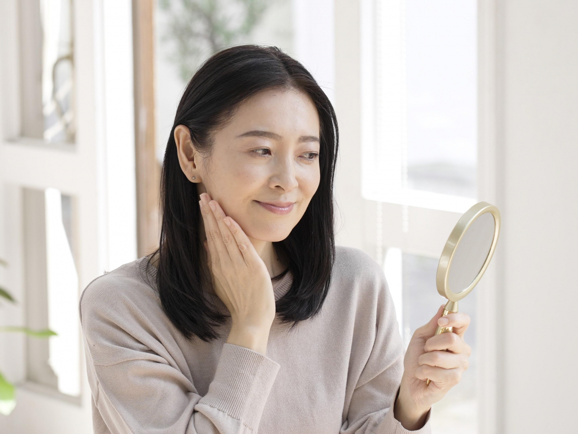 抽血正常≠沒事！她照鏡見「脖子不對稱」竟是惡性腫瘤…醫曝5點辨識：甲狀腺癌可以「看」出來