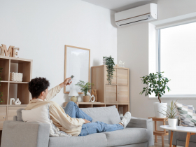 變頻冷氣別出門就關？溫度設定幾度最好？空調師傅、台電認證「這時間內不關更省」…4招不傷荷包