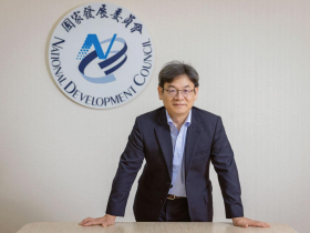 520專訪國發會主委》台灣超額儲蓄將達八兆  豐沛資金應活用 葉俊顯祭出全產業AI轉骨大計