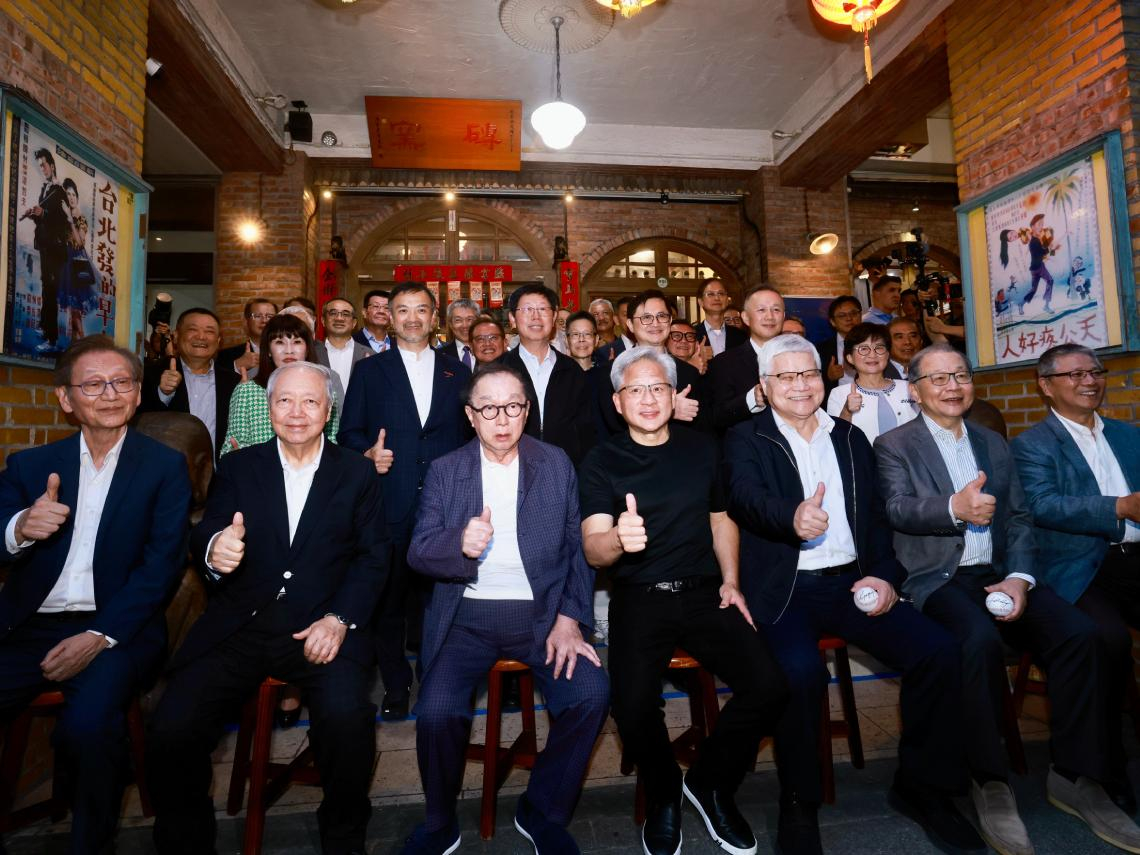 解密黃仁勳「古早味兆元宴」！桌子愈長、朋友愈多...AI不是單打獨鬥「本質是一場持續進行的台式辦桌」