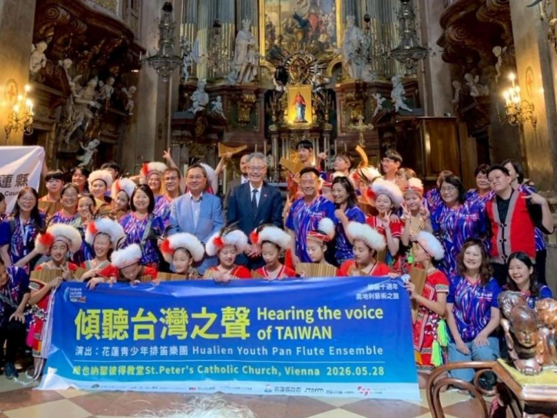影／花蓮青少年排笛團驚艷「音樂之都」維也納！聖彼得教堂奏響《太魯閣之戀》，用樂聲傳遞台灣之聲