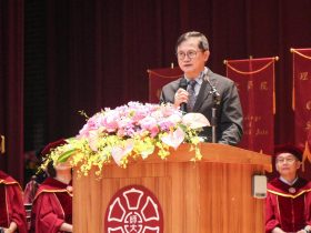 影／台師大畢典童子賢：湯姆克魯斯10年後恐失業、加油站消失…沒人告訴黃仁勳題目是AI「答案靠自己定義」