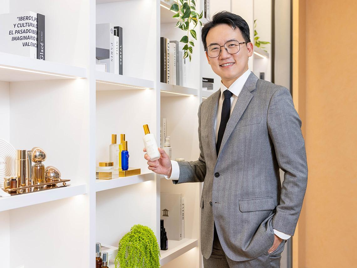 克麗緹娜2年狠關800家加盟店，挺過中國內需寒冬！42歲麗豐三代「體質改革三部曲」，美容龍頭獲利低谷反彈