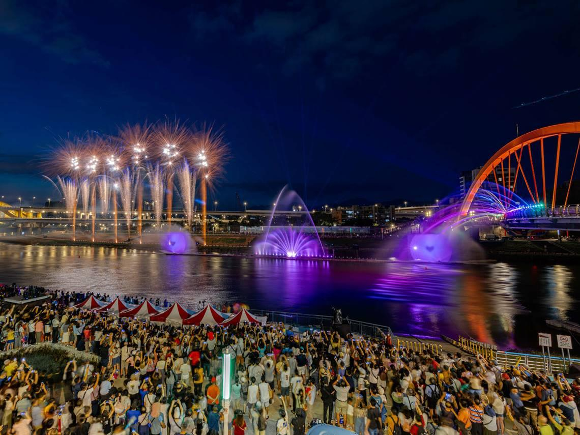 2026台北水舞嘉年華6/13登場！限定15天免費看彩虹橋雙水舞、煙火秀，水舞場次時間、交通方式、一日遊攻略