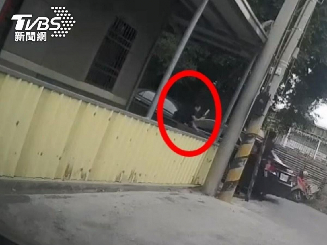 遭毒駕「輾斷雙腿」！警所長術後首發聲：差點捲進車底…28歲男毒駕、襲警卻無保請回？原因曝光