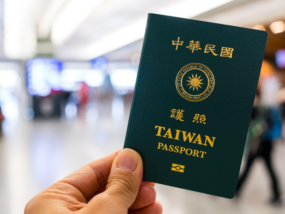 換護照可以線上申辦！「這天起」再放寬，符合3條件都能辦…護照申請要帶什麼？資格、流程一文看