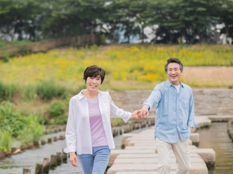 孩子離家、貸款繳完…退休後我們更常吵架了？心理師：有品質的婚姻，是在每個人生階段都重新認識彼此