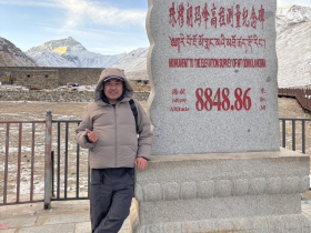 氣喘＝高山禁區？他曾爬樓梯就喘「被疾病囚禁」，靠1治療翻轉人生！成功攻頂8800米珠峰大本營
