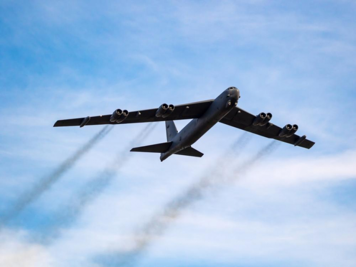 影／美B-52轟炸機墜毀8人罹難…愛德華基地起飛數分鐘即失事、起火濃煙衝天卻無碎片…10年來首宗怎麼發生的