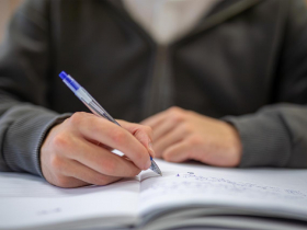 出社會後「學歷不重要」？他重考一年上頂大「希望17歲就知道的人生真相」：平凡如你我，階級殘酷遠超想像