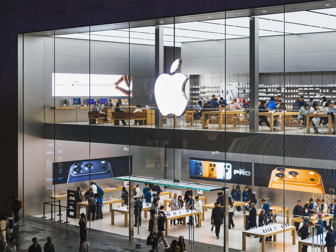 一支iPhone 18 Pro要4.6萬會買嗎？蘋果傳向白宮遊說解禁「長鑫存儲」，能解記憶體晶片荒？郭明錤揭真相