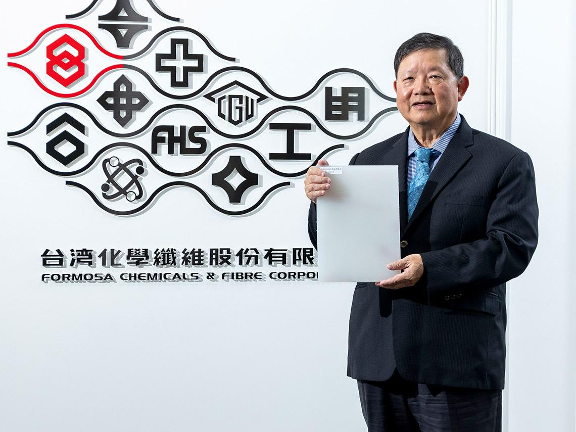 靠一塊潔淨塑膠，台化(1326)搶進半導體新戰場！石化巨頭為何捨千億營收，瞄準晶圓盒商機？