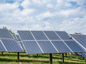 太陽能發電量創新高卻愈虧錢？歐洲掀「棄光潮」發電業者須倒貼供電，關鍵問題在電網