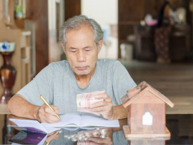 擁2千萬豪宅卻「不敢出國、只吃即期品」！68歲退休族淚揭：房貸還清≠晚年安心，養房吃掉退休金的3大誤算
