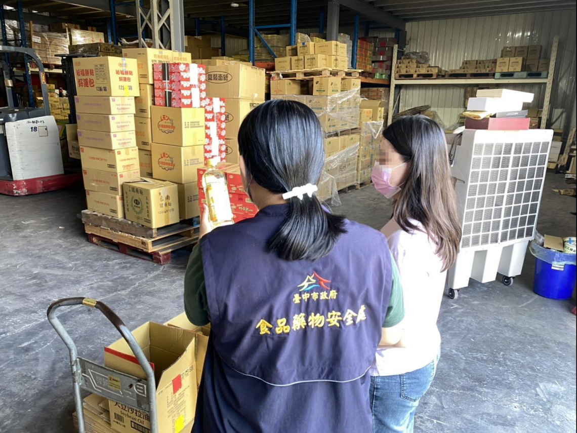 致癌沙拉油最新流向！全台300家業者中鏢，金色三麥、好樂迪、國防部…各餐廳、通路業者聲明