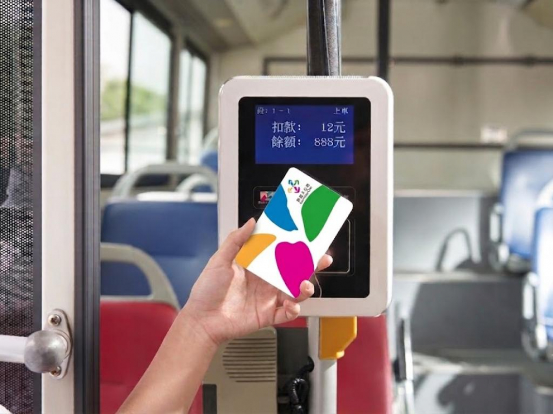 雙北公車「悠遊卡自動加值」3~5秒完成，悠遊卡餘額不足免驚！加碼悠遊付乘車大禮包，7月限定回饋整理