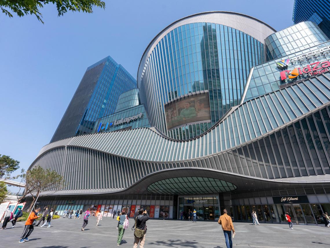 巴威颱風假好市多有開！LaLaport南港、三井Outlet、中和環球、萬家福…百貨商場、量販店營業、外送服務一次看