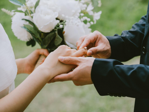 女作家嫁豪門被婆家當賊，婚前逼簽「拋棄繼承」！法律上真有效用？律師揭真相：1情況照樣拿走財產