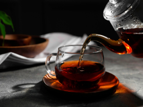 35歲工程師戒手搖杯改喝無糖茶，沒瘦還長結石！以茶代水更健康？醫揭喝茶3地雷、3類茶風險低