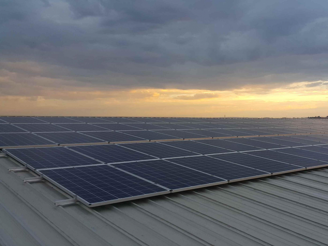 太陽能概念股》屋頂光電新制8月上路，新建物強制！每年新增660MW裝置容量，哪些太陽能供應鏈可望受惠？　