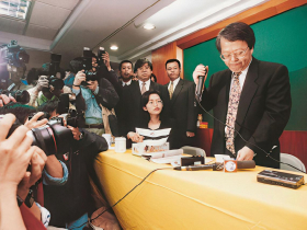 16年未解舊帳如何收尾  市場將以更高標準檢視  侯西峰東山再起  重掌國揚的爭議與挑戰