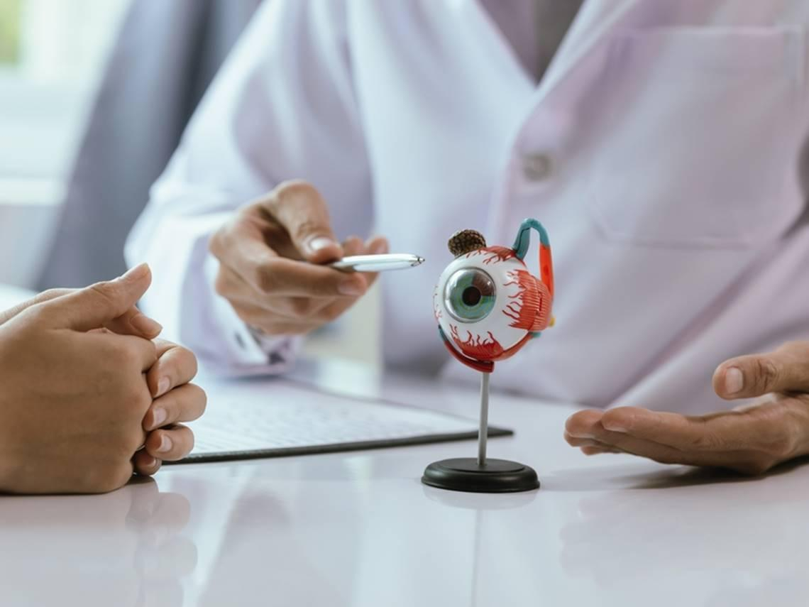 青光眼症狀前兆？眼壓正常也會中！眼科名醫公開「護眼飲食＋自我檢測3步驟」：三餐多吃「1類食物」護眼