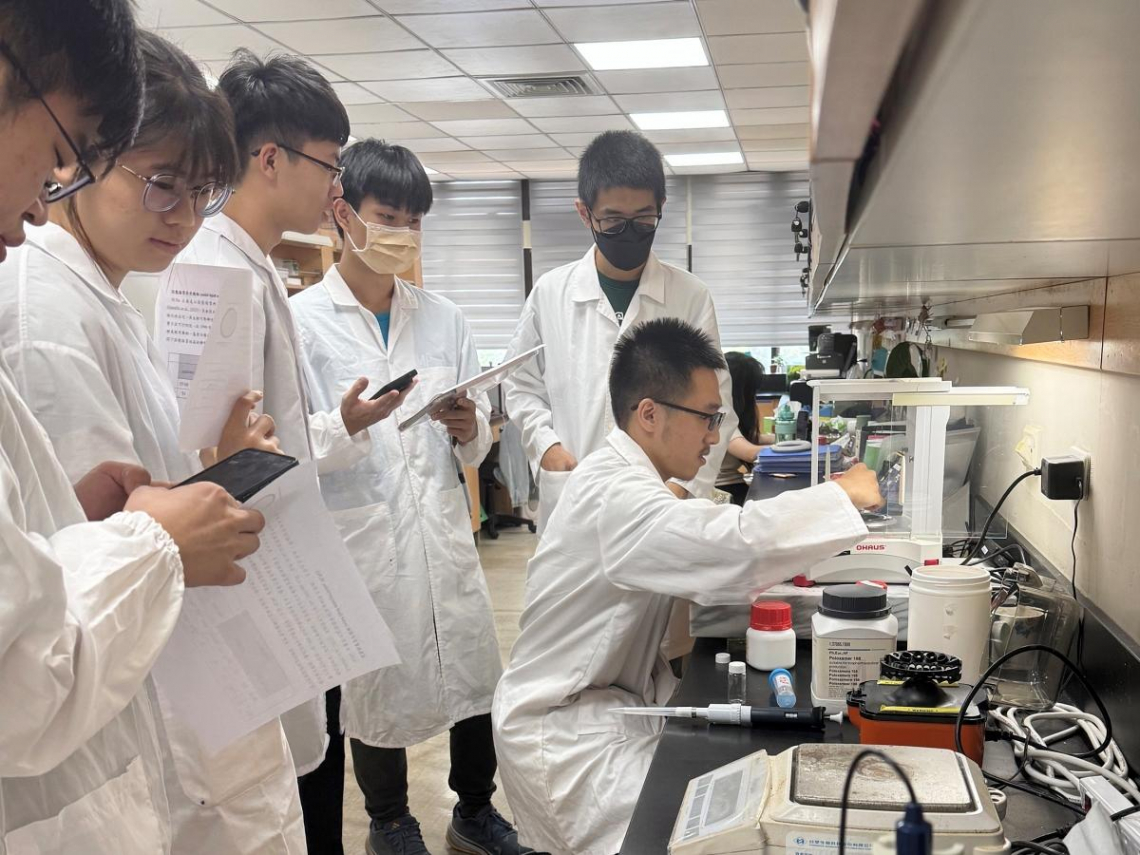 翻轉傳統醫學！ 長庚大學醫學院培育「會把脈、懂AI」的中西醫雙修醫師