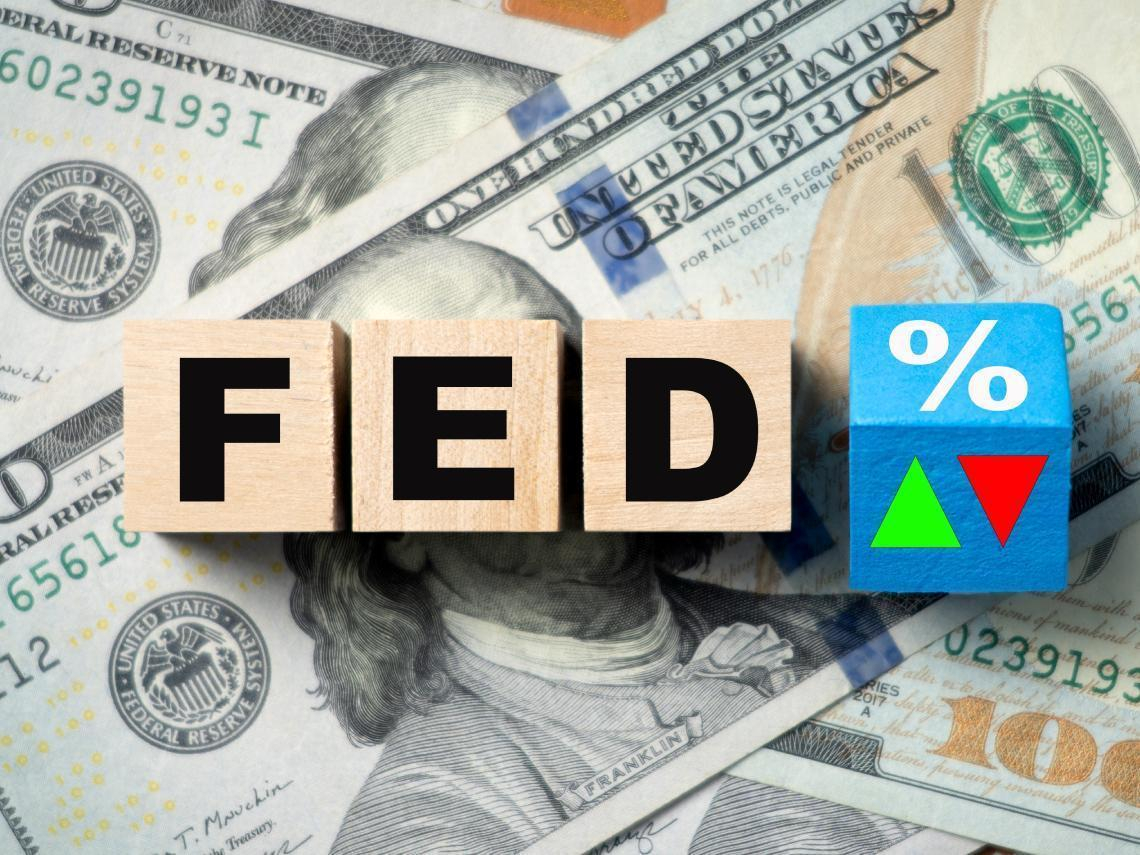 美國7月非農爆冷！就業意外減少2.3萬人，削弱Fed升息機率...金價大漲逾7%，創7個月來最佳單周