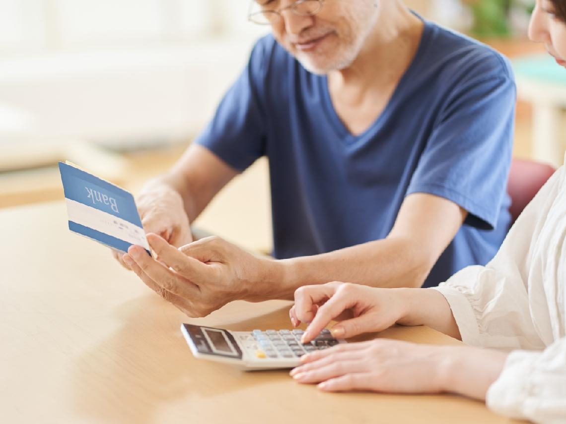 法官一生拚到退休最多存1000萬？教授一句話震撼！她40歲學理財身價逾億：人到中年才懂，最貴的其實是時間