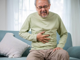 50歲後血糖突飆高、油大便...胰臟癌初期6大警訊：出現2個快就醫！揪出最多零期病人、台大權威醫教30秒自測