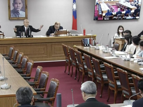 韓國瑜隔空怒嗆傅崐萁「慈禧太后垂簾聽政」：辭總召不是更輕鬆？酸他總預算協商又沒來「把大家放哪裡」