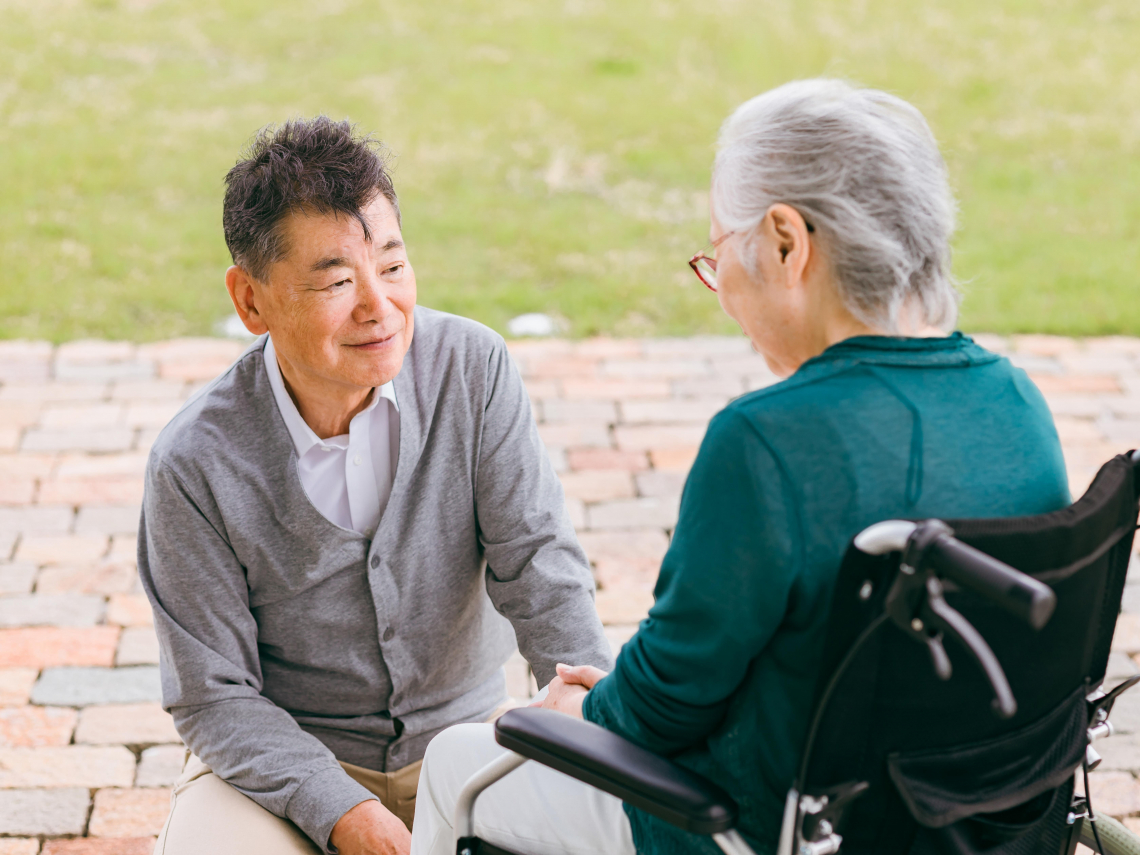 97歲照顧85歲！買菜、搭車、看診都自己來…無子女無後援，最擔心的不是今天，而是下一次意外
