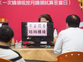 勞保投保薪資退休前5年調到45800元就能多領？99.9%會被查！勞保達人曝「50歲做3件事」無痛多領年金