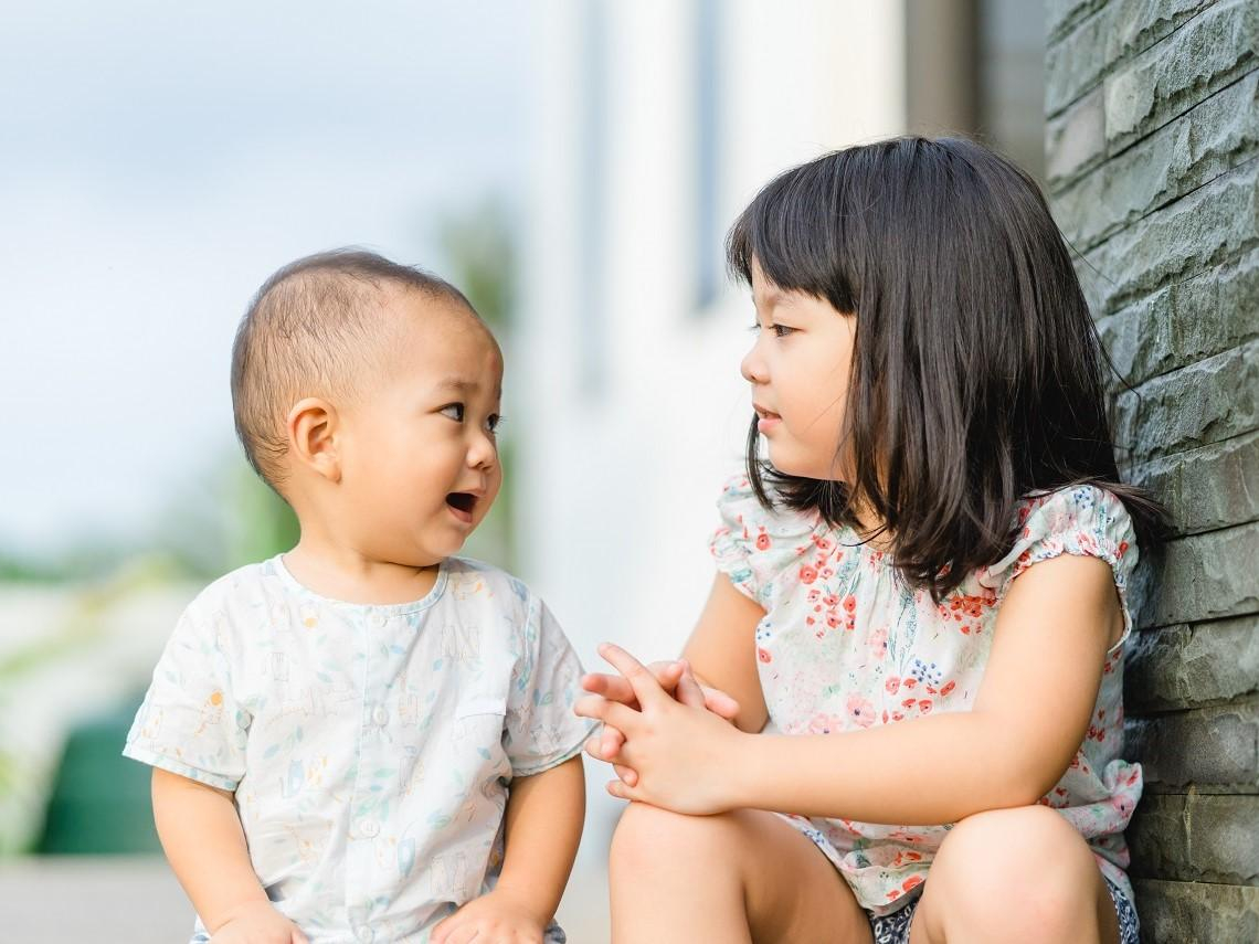 5歲童染「流感併發腦炎」！高燒42度「雙眼上吊」不治…新冠、A流、腸病毒、RSV、腺病毒症狀怎分辨？