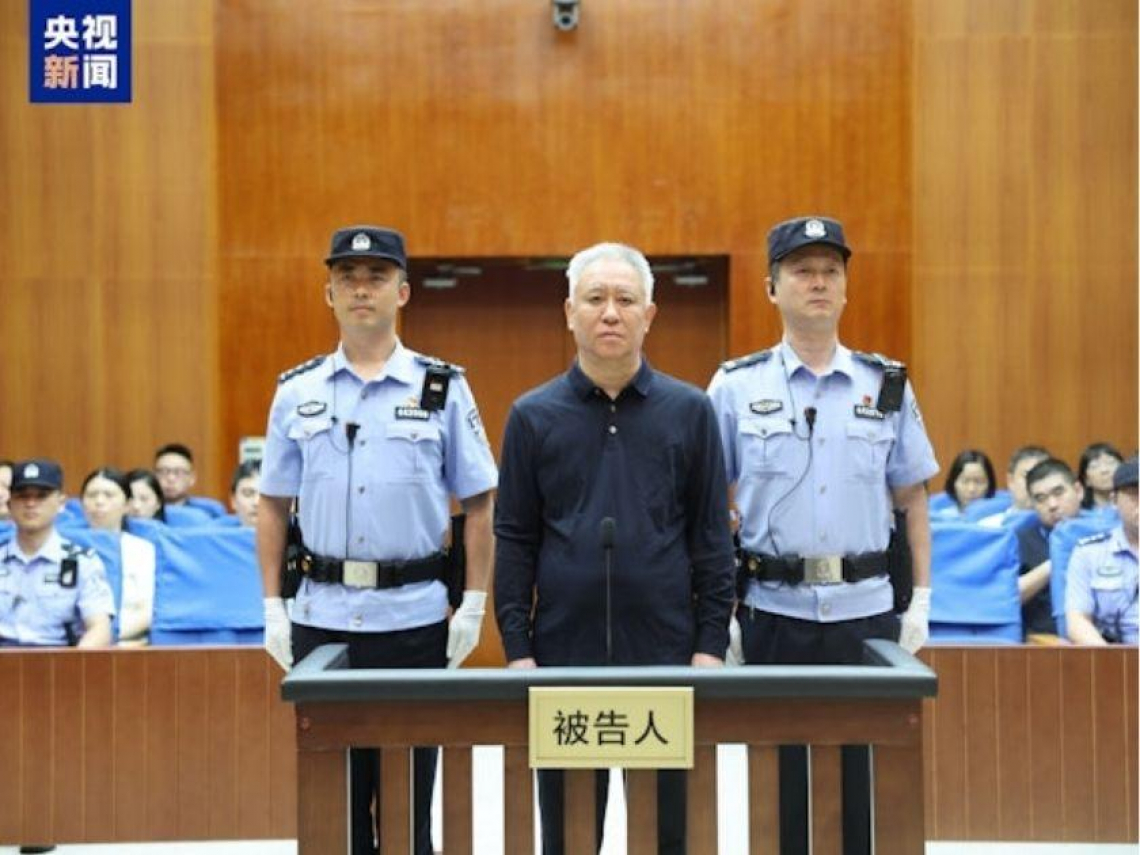 恒大許家印判無期徒刑、財產全沒收！從掏糞工到中國首富控2.4兆帝國，技術性離婚、前妻帶4200億股息消失