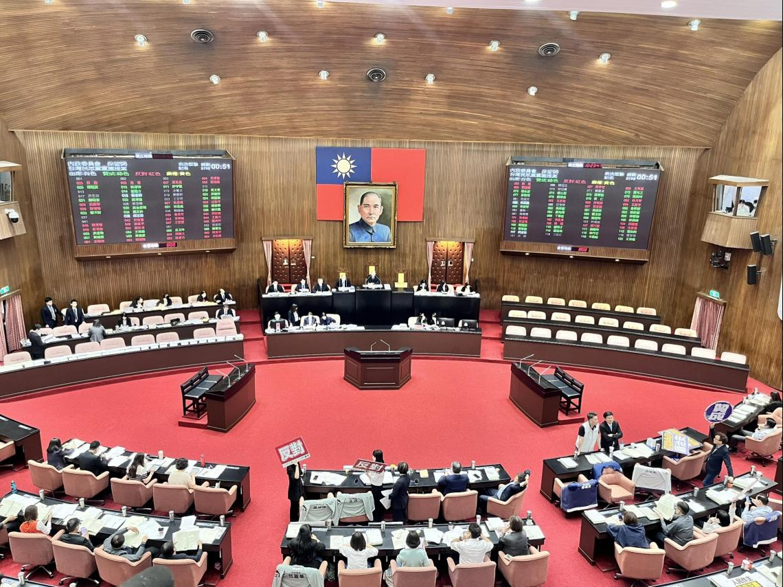 國防預算首破兆新高，外媒：台灣向中美釋訊號「準備好買更多美製武器」！9月川習會，對台軍售再暫緩？