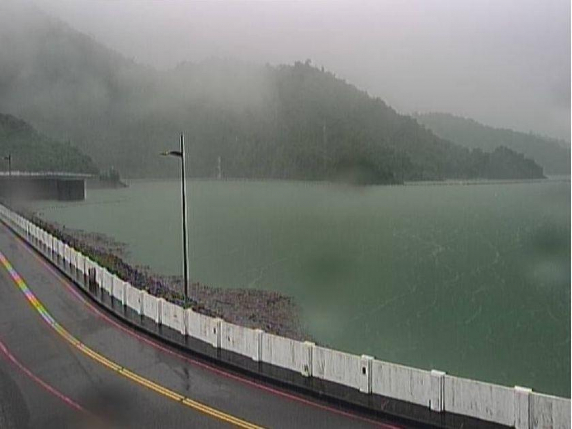 豪雨狂灌中南部，曾文水庫蓄水率有望叩關九成！寶山水庫、鯉魚潭水庫滿到洩洪…最新水情一次看