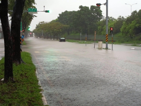 天氣／明天停班停課最新通知！6縣市達標豪雨假、連2天停班課？南部恐面臨823水災等級…天氣10日報