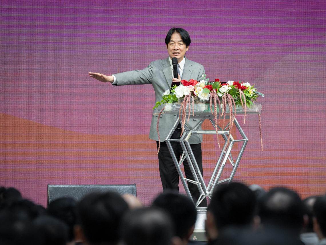 最新民調／賴清德信任、滿意度創新高，11政治人物好感度「她」居冠！兩岸四個黨：僅民進黨獲正評