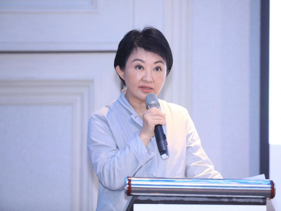 庇護工場1.5萬訂單，盧秀燕喊努力接單「連講6次被棄單」…他揭背後真相：拿公費買月餅，翁曉玲又可以了？