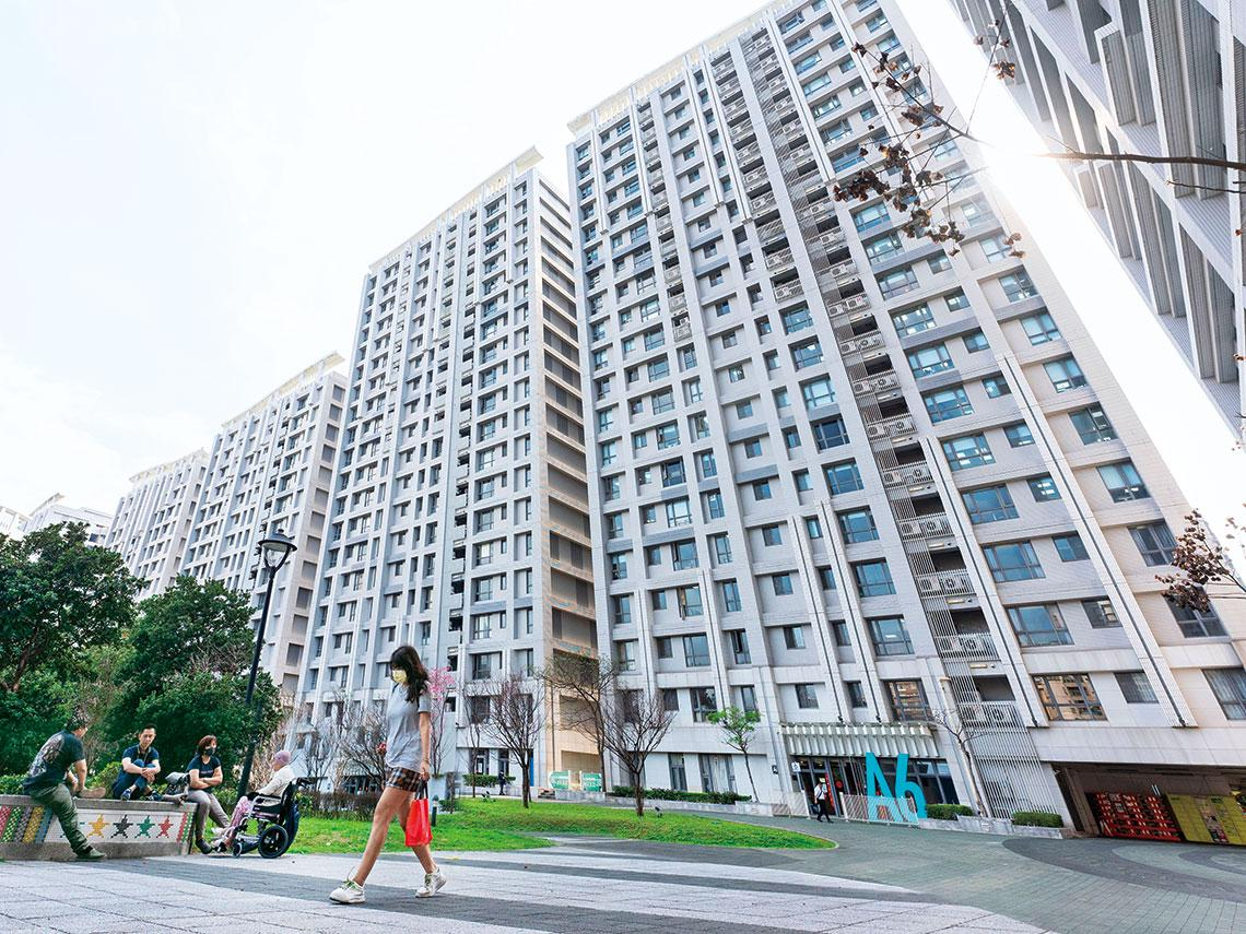 社宅目標縮水爭議延燒  補貼難填低社經家庭需求 政府發百萬戶租補  弱勢租屋困境仍未解