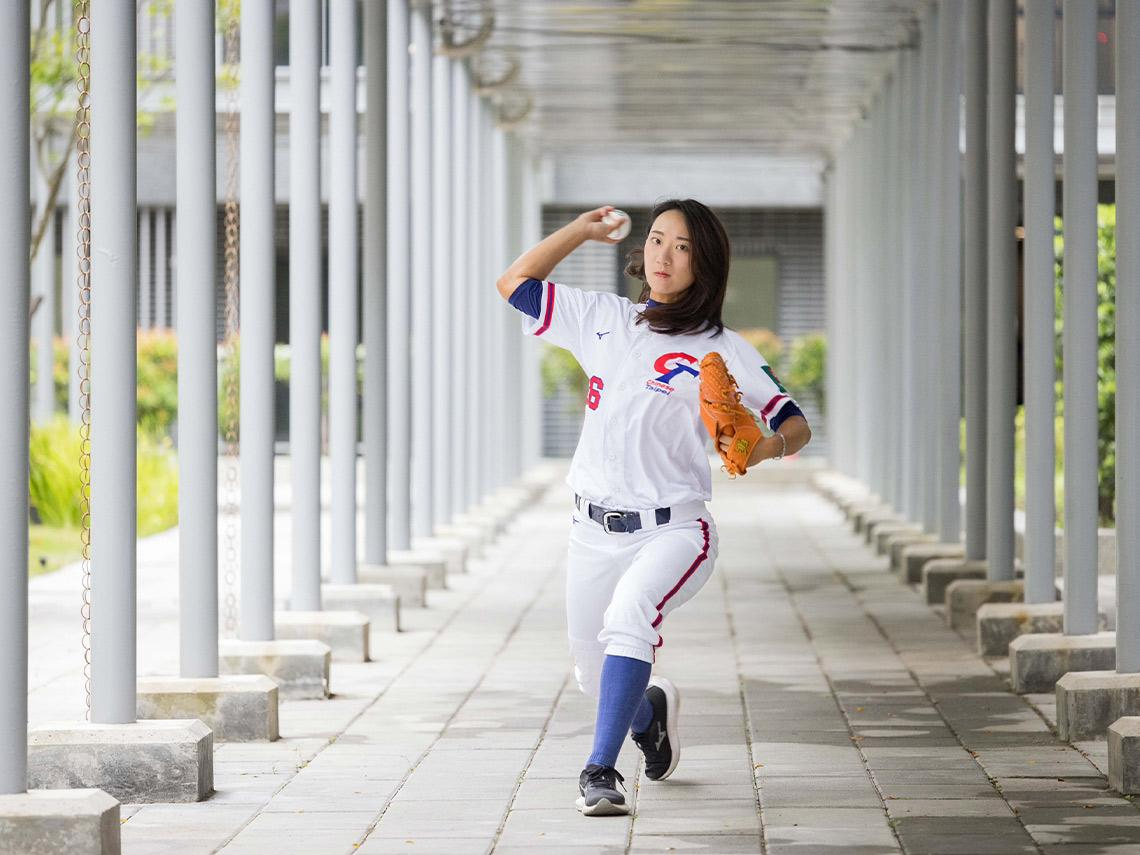 曾壓力大到罹投球失憶症，落選國手當天收星宇空服員錄取單…張甄芸化解傷痛重返投手丘、搶進世界盃決賽