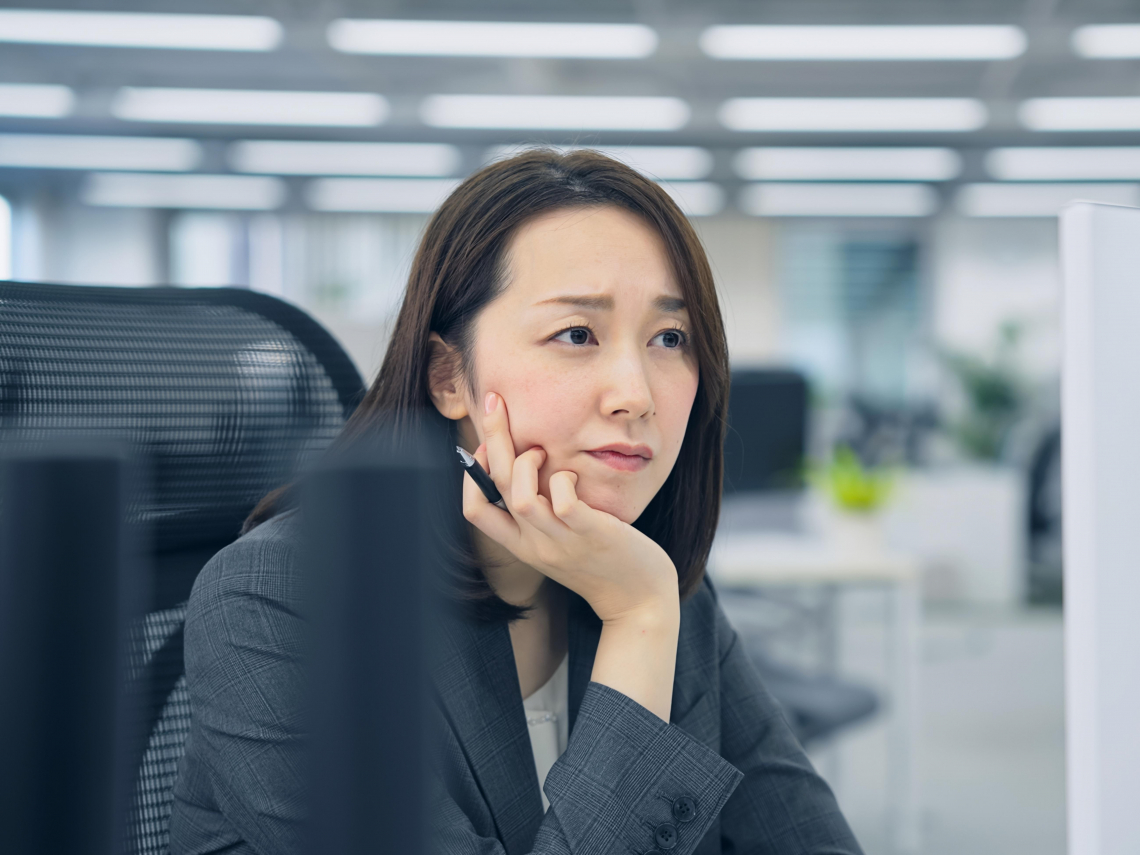 哈佛研究：一晚沒睡大腦老2歲！叫不出名字、脾氣變差別怪年紀，睡不好連骨鬆都提早報到