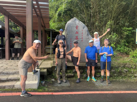 封閉兩年後重啟，謝金河攀青山瀑布「比吹冷氣還冷」！途經阡陌梯田，驚嘆百年山徑之美